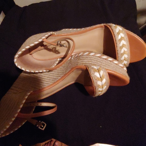 Snoes - Picture 3 of 6